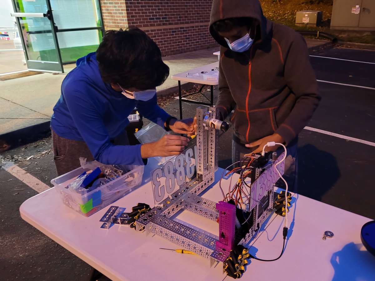 ftc13883's tweet photo. 🥳Wooo!!!🥳Thank you @goBILDA for giving us a great deal on the Strafer Chassis Kit!!! We are exited to use it in #ULTIMATEGOAL! #omgrobotics https://t.co/Ec8wjna3BL