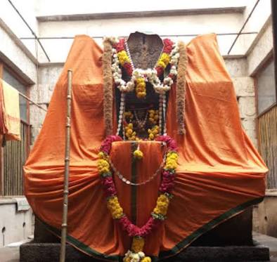 Shri sripadharajaBrindavan mulbagalHead of sripadharaja muttAmsa of Dhruva maharaja