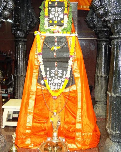 Shri varadendra tirtha7th after Shri Raghavendra SwamyHe performed many miracles Brindavana pune