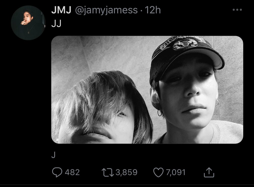 jayjames1527's tweet photo. ก๊อกๆๆ เที่ยงนี้มีคำถามค่าา~

ทุกคนว่าแคปชั่น JJ ในรูปแรกจะย่อมาจากคำว่าอะไรกันคะ🤔🤭

/เมื่อคืนกัปตันเสิร์ฟทั้งในไอจีทั้งในทวิต แอดเมาความรักเลยมาช้าเลย ไม่ว่ากันน้า😅

#JAYJAMESmoment
#เจเจมส์ https://t.co/PeBKQIAiGS