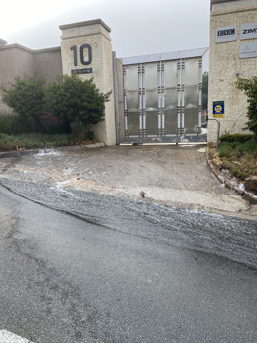 BigRedToaster's tweet photo. @JHBWater 10 Sloane Street. Bryanston burst pipe. 
3rd pipe 3rd day of no water. Please can you send a team to fix. https://t.co/oy0xCst6wY