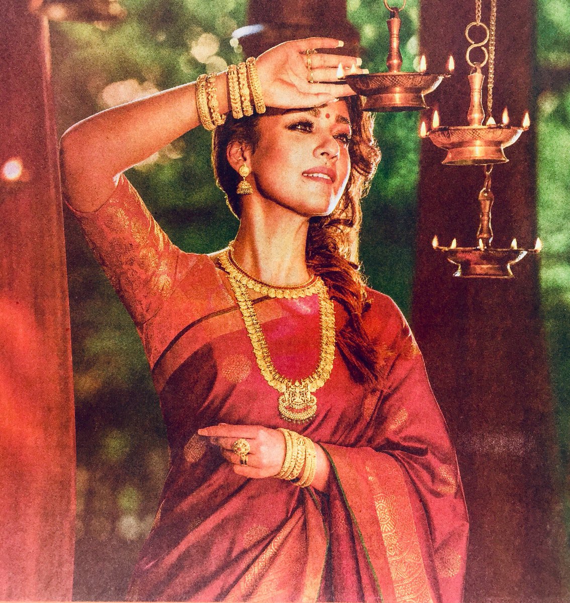 djs_woe's tweet photo. @Nayanthara_offl @NayantharaU #Nayanthara #paperad #jewellery #indianbeauty https://t.co/A2cQV1gWpv