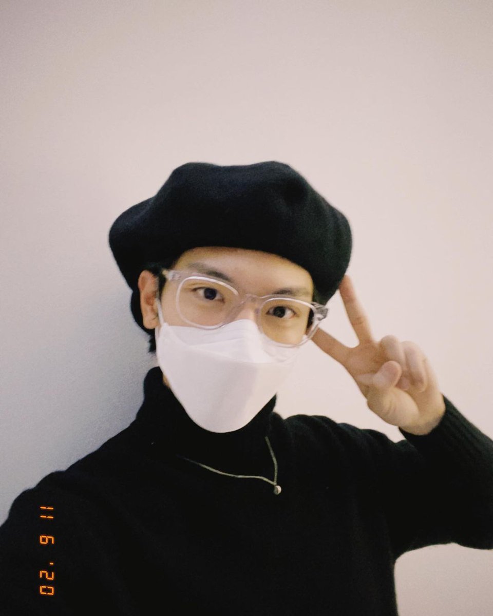 NFlyingItalia's tweet photo. [06.11.2020] Post instagram di Jaehyun:

" Nuovo ufficio ✨
.
.
.
#NFlying #KimJaehyun #FNC_JAPAN #NuovoUfficio #Davvero #Luccicoso #InNostro #Onore #MostroIl #BeamProjector #DueFoto #ConHun
++
 https://t.co/1HF2ZJRbop