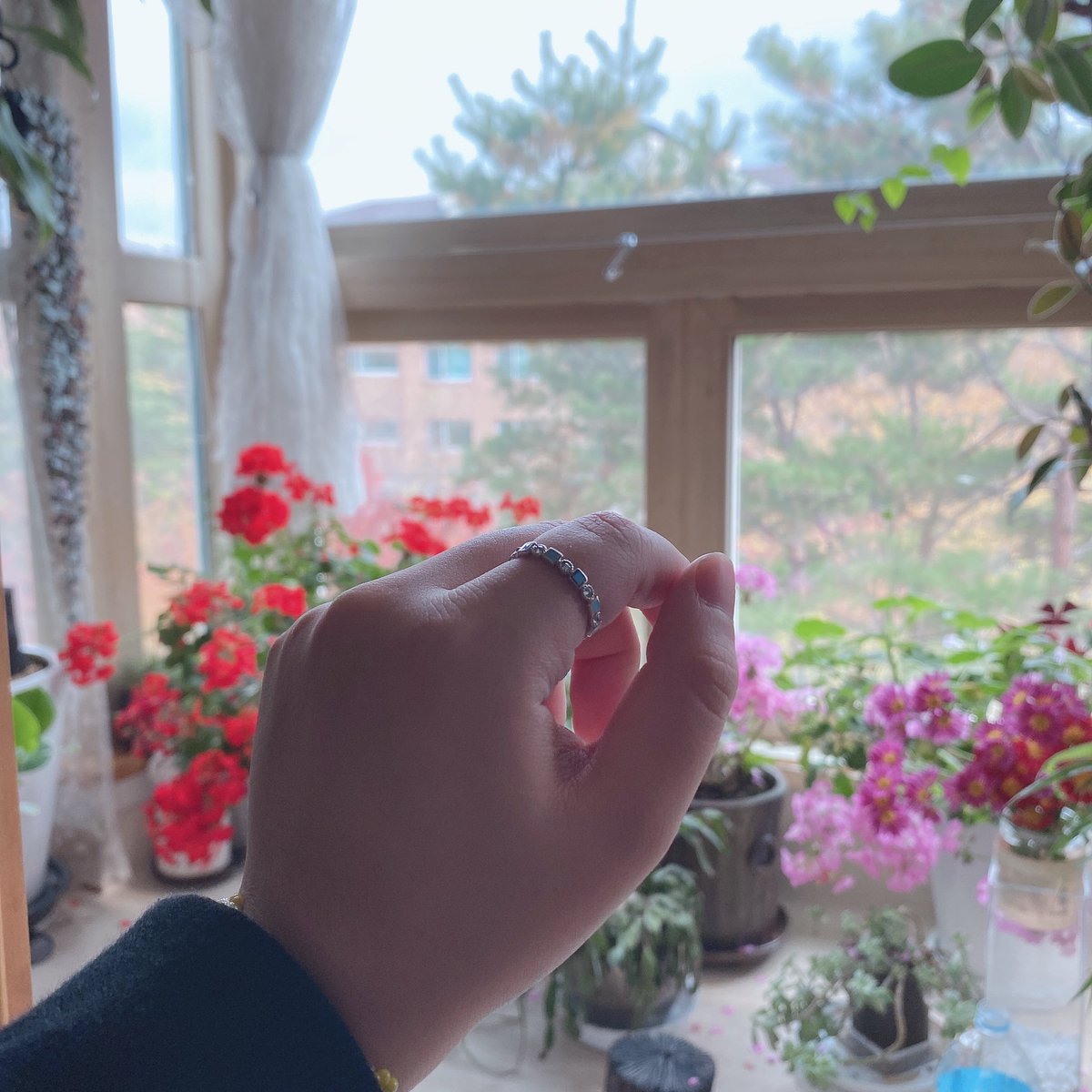 GENTIL_JM's tweet photo. 짜안 나두 샀다룽 햇살이 언니가 알려줘서 사러갔는데 나보고 어제 오시냐구 여쭤보셨다 ㅋㅋㅋㅋㅋㅋ 그래서 그 언니 소개로 왔다구 하니까 되게 반가워하셔씀 ✧(•́⌄•́๑)و ✧ 손민수 성공 히히 https://t.co/PaL8bkpa3z