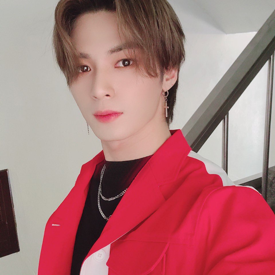 7OC_official's tweet photo. [#한겸]

오늘도 따띠 입으세요♡♡♡

#세븐어클락 #송한겸 #로즈 #♡ #0,1 https://t.co/LN6ZhKXW4p