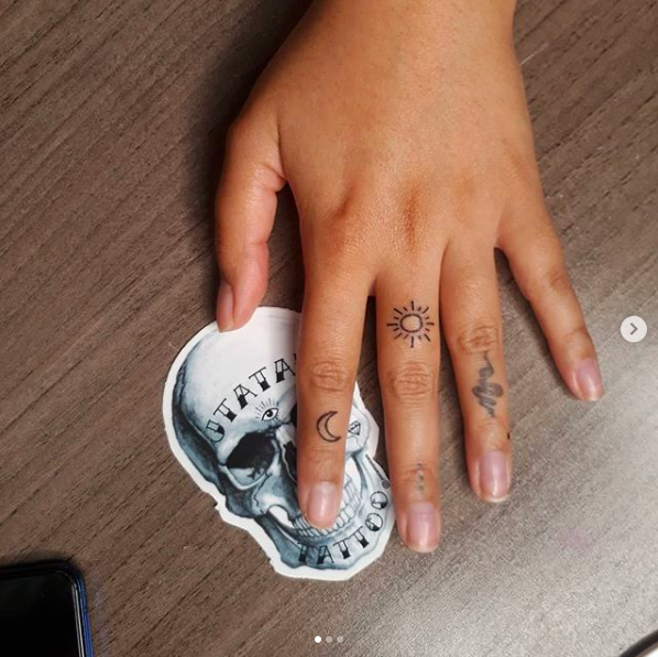 juansebasbeta's tweet photo. Sol🌞y Luna🌜pa' @CaroAlvarez168
#jtatantattoo #tattoo #suntattoos #moontattoos #sunmoontattoos #tatuajesolyluna #lineworktattoos #linework #minitattoos #tinytattoo #smalltattoos #blackwork #blackworktattoos #medellintattoo #medellink #ink #inked #art #arttattoo https://t.co/69c2HciBPH