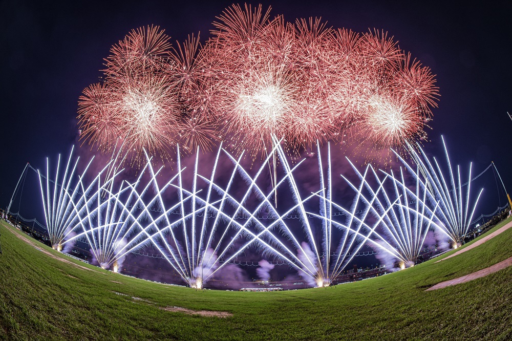 足立区役所 足立の花火のお知らせ 令和3年 第43回足立の花火 の開催予定日は令和３年１１月６日 土 に決まりました なお 最終的な開催判断は 今後の感染症の状況 国や都 足立区の定める感染症拡大防止ガイドライン等を踏まえ 慎重に行っていき