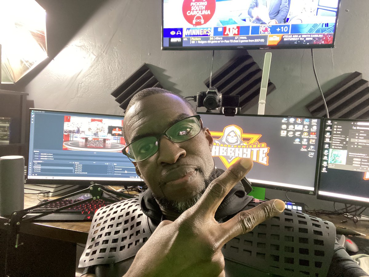 Azheenyte's tweet photo. How’s it going Punisher Squad?! We are live in 10mins. BRICK’EM!!! See you there! #skyrim #twitchstreamer #youtuber #poadcaster #twitch
https://t.co/vpVCOih09Q https://t.co/SWtBLCVHVK