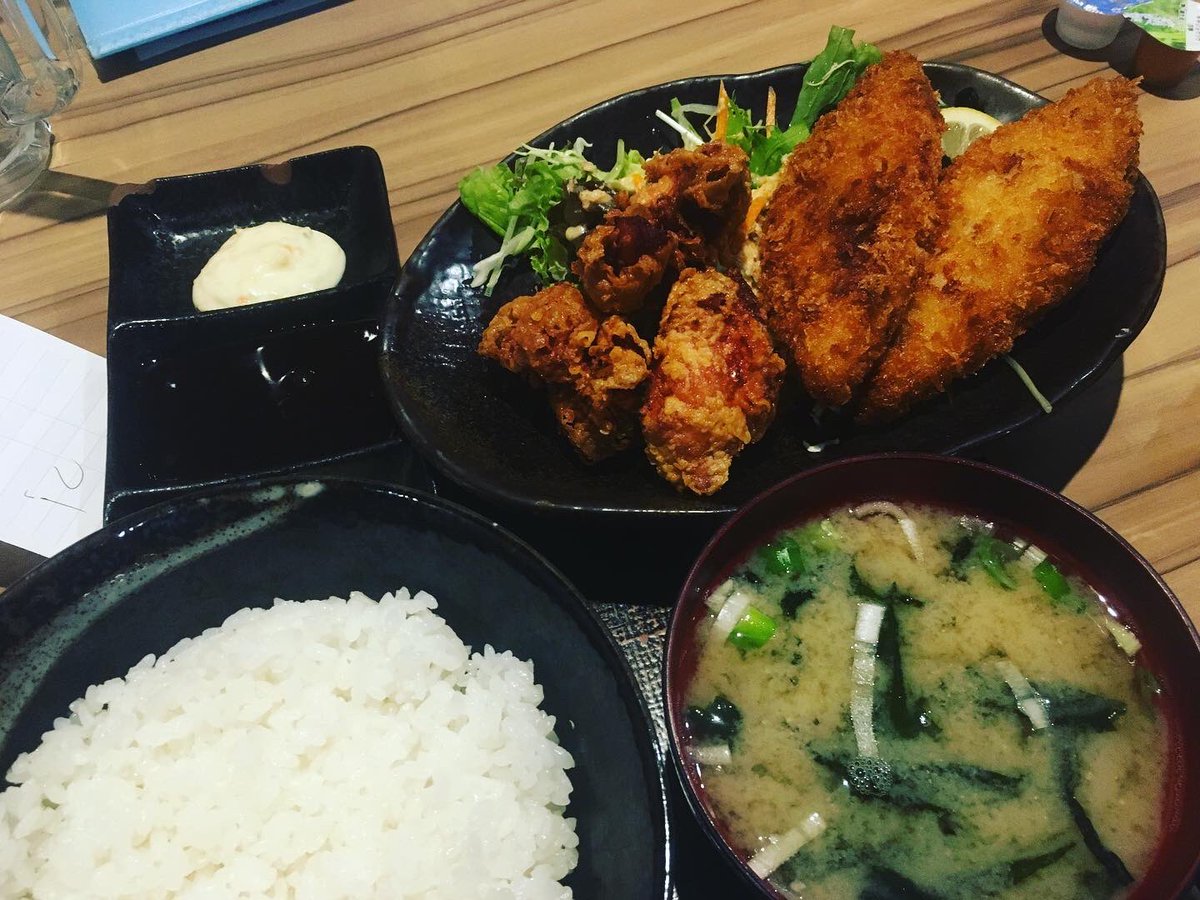 Masahiro Yamamoto 吉祥寺の素人居酒屋 Ichi で ラジオ番組収録前にランチタイム 日替わりランチ 唐揚げと白身フライの定食でドリンク付き700円は安いなぁ 全体的にボリュームが 笑