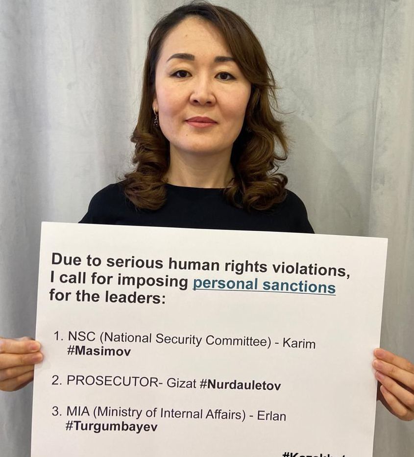 Veritas_kz's tweet photo. (1/3) 25 October 2020, #Astana 
Human rights activists from the #Veritas human rights movement, namely, #Serikpekova Nazym, #Kalykova Gulmira and #Temirkhan Gulzhanat, were arbitrarily and rudely detained during Asar — a charity aid for the families of the persecuted 👇 https://t.co/FEnZOEqykS