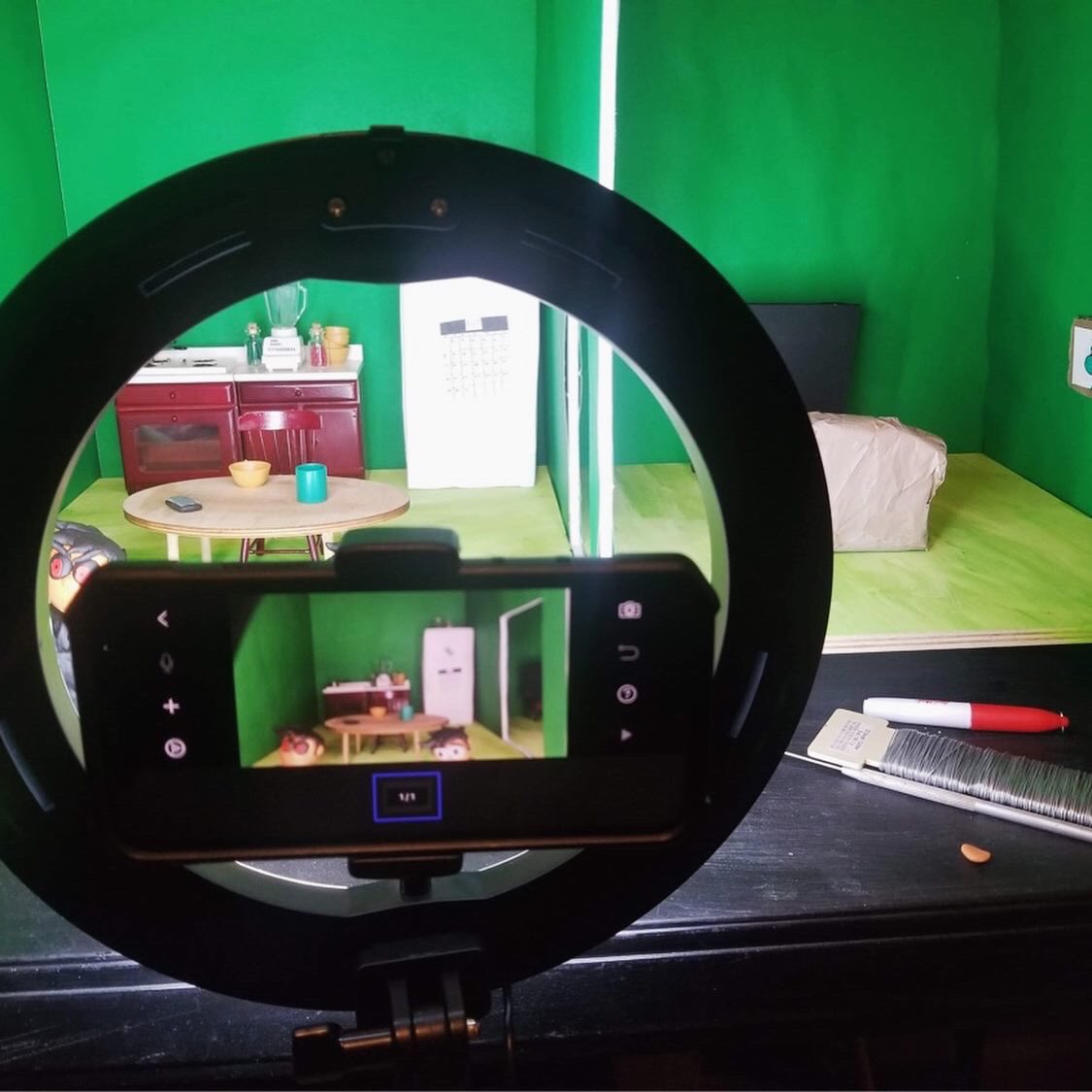 Freddygbaf's tweet photo. Ok so I am barely going to start animating now because my phone was not working but I finally got it work now. So I can finally do stop motion.
#stopmotion #ringlight #rooms #ketchen #claymation #iphonex #armiturewire https://t.co/5LllQ6CGvH