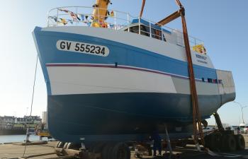 bjegou's tweet photo. Le #chantiernaval #HĂ©naff met Ă lâeau le #chalutier #bois #Kervily2 #Guilvinec https://t.co/jtHp3tAkb5 via @_lemarin https://t.co/FMfz1cDOCN
