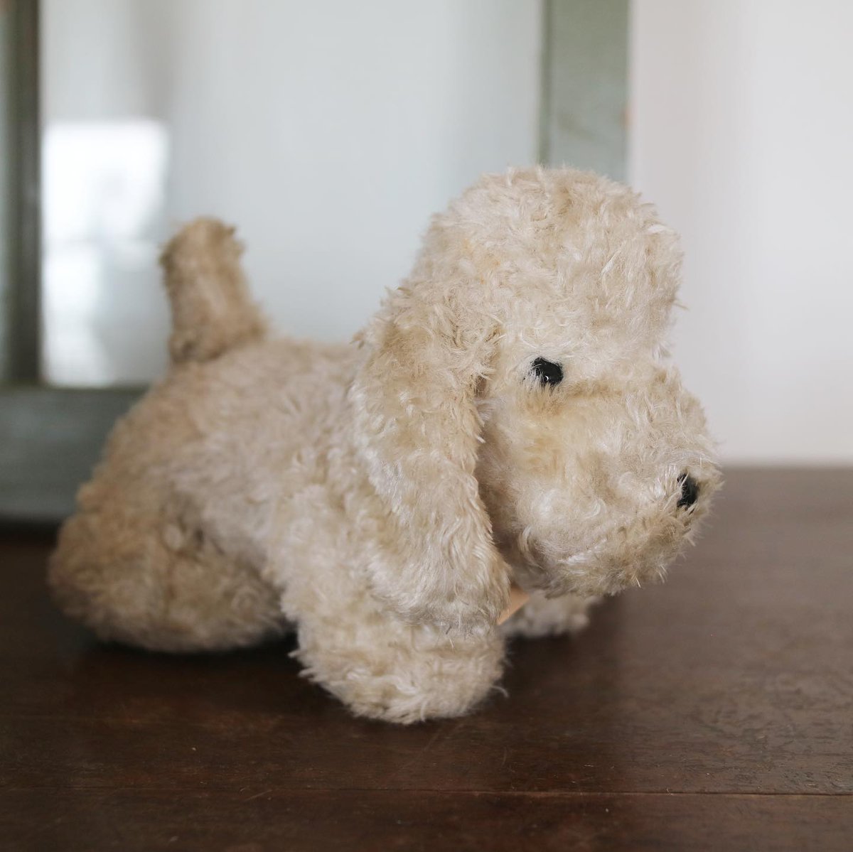 Lotti ヨーロッパの古い雑貨とぬいぐるみのお店 Onlineshop更新 くまなどのぬいぐるみを並べました いかり肩のくま パンツを履いた子 アヒルのような鳥さん プードルみたいな白い犬 おひげのとっ散らかり気味のねこ と並びましたよ お時間ありま