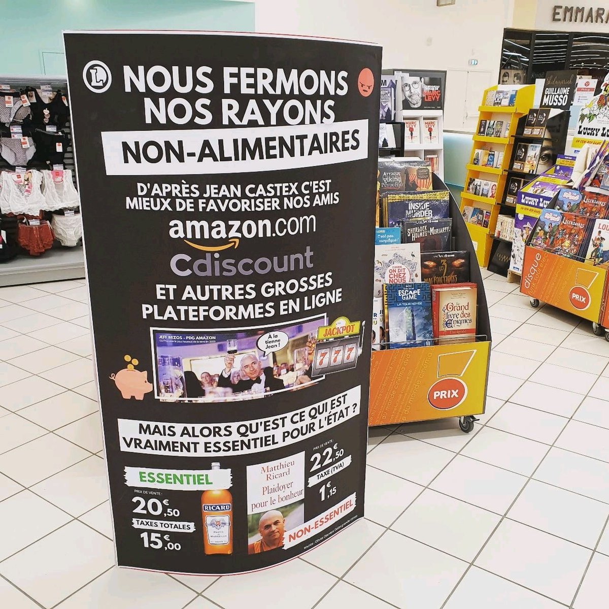GARREAU75's tweet photo. ▶️ 🦠Mais quel est le message subliminale de  @Leclerc_MEL ?🦠🤪 #produitsnonessentiels #ConfinementActe2 #livres ….  🤪 https://t.co/y4FoQ5fVl4