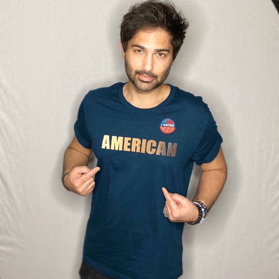 33edge's tweet image. American shirts in black, grey blue and red with American graphic in a gradient of skin tones representing America’s diversity.
Repost from @siddhikid
•
Who voted for Kanye? 

 #ivoted #ivoted🇺🇸 #getoutthevote #33edge #33edgeclothing