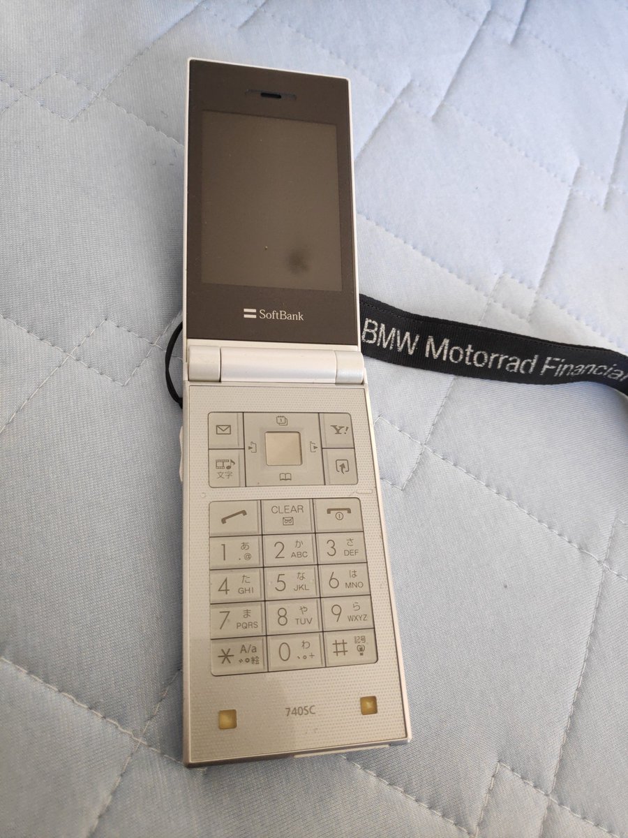 iwa_30's tweet photo. 私の部屋の玩具箱から出てきたモノを紹介します。
名付けて #いわのジャンクボックス です!
1個目はHONDAステッカーとBMWストラップのついた #740SC です。
古事記界隈では有名な子です。 https://t.co/dJjLrm1CrL