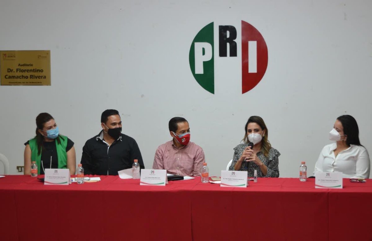 CinthiaVL's tweet photo. Con la presencia de nuestra Presidenta Municipal, @pierangelycm, nos reunimos con sectores y organizaciones del PRI Salvador Alvarado. Felicidades por el gran trabajo que realizan, amigos Marco Antonio López y Maky Osuna. #PRISinaloa @ChuyValdesP https://t.co/PxXSmk9xeC