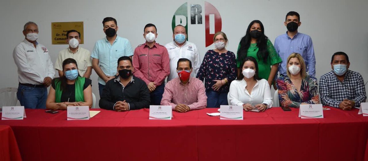 CinthiaVL's tweet photo. Con la presencia de nuestra Presidenta Municipal, @pierangelycm, nos reunimos con sectores y organizaciones del PRI Salvador Alvarado. Felicidades por el gran trabajo que realizan, amigos Marco Antonio López y Maky Osuna. #PRISinaloa @ChuyValdesP https://t.co/PxXSmk9xeC