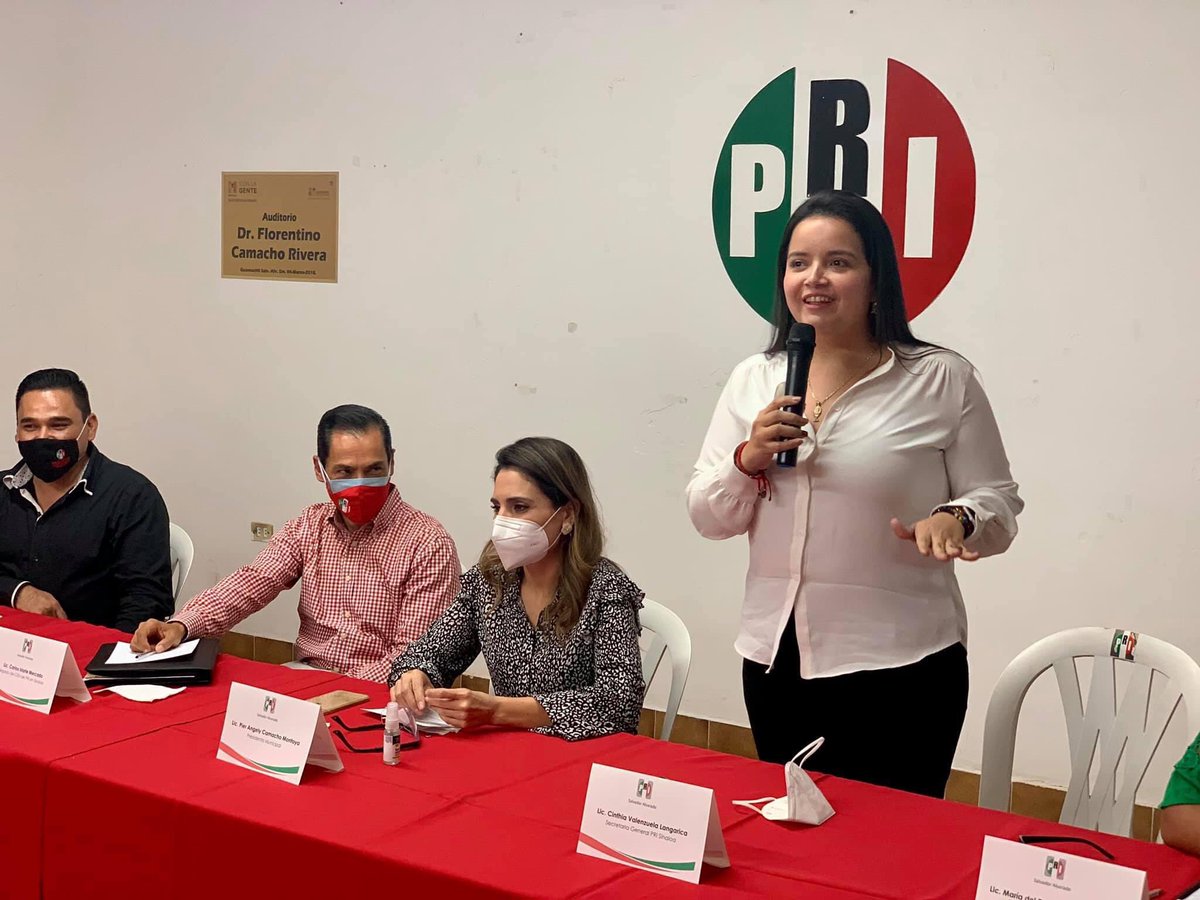 CinthiaVL's tweet photo. Con la presencia de nuestra Presidenta Municipal, @pierangelycm, nos reunimos con sectores y organizaciones del PRI Salvador Alvarado. Felicidades por el gran trabajo que realizan, amigos Marco Antonio López y Maky Osuna. #PRISinaloa @ChuyValdesP https://t.co/PxXSmk9xeC
