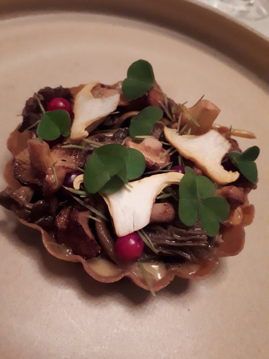 MichelinGuideUK's tweet image. Lots of contenders but the best dish @gastrologik was tomatoes with rakfisk and caviar 
#2MICHELINStars #Stockholm #Sweden