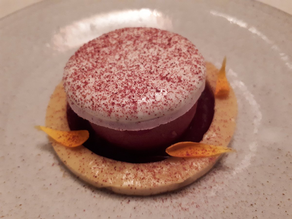 MichelinGuideUK's tweet image. Lots of contenders but the best dish @gastrologik was tomatoes with rakfisk and caviar 
#2MICHELINStars #Stockholm #Sweden