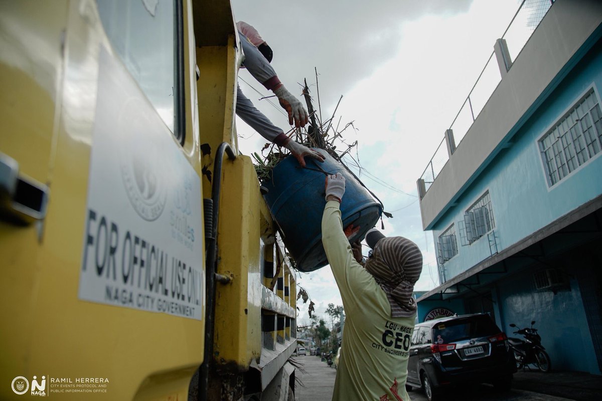 nagacitygov's tweet photo. LINIG PA MORE! Bitbit an mga sigid asin mga pala, nagpapadagos an ika-4 na aldaw nin satuyang clearing operations sa laog kan ciudad. π§Ήπ§Ή
Kahit anong gibuhon madaling natatapos orog na kung nagkakasararo! π
#Day4
#ClearingOperations
#RollyPH https://t.co/fv6Aul2Zgh