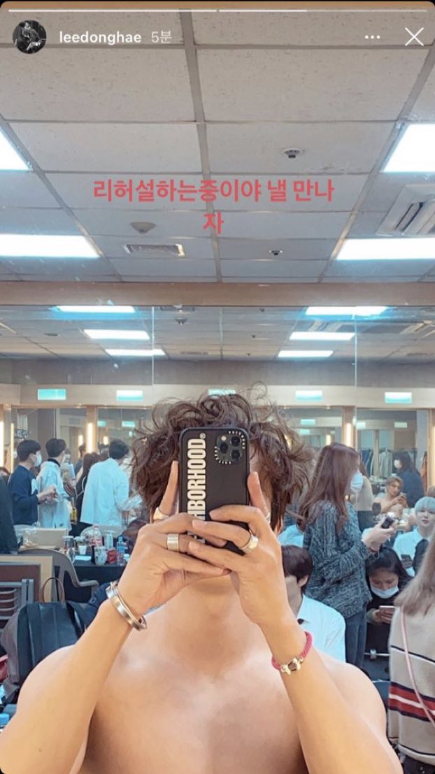 SJnELF's tweet photo. Lee Donghae IG update: In the middle of rehearsal and let’s meet tomorrow🥺 #슈퍼주니어 #15thAnniv_WalkTogether 
#슈퍼주니어_15주년_다_죽여 #달려온15주년_손잡고걸을까 https://t.co/y3TyesyzeL