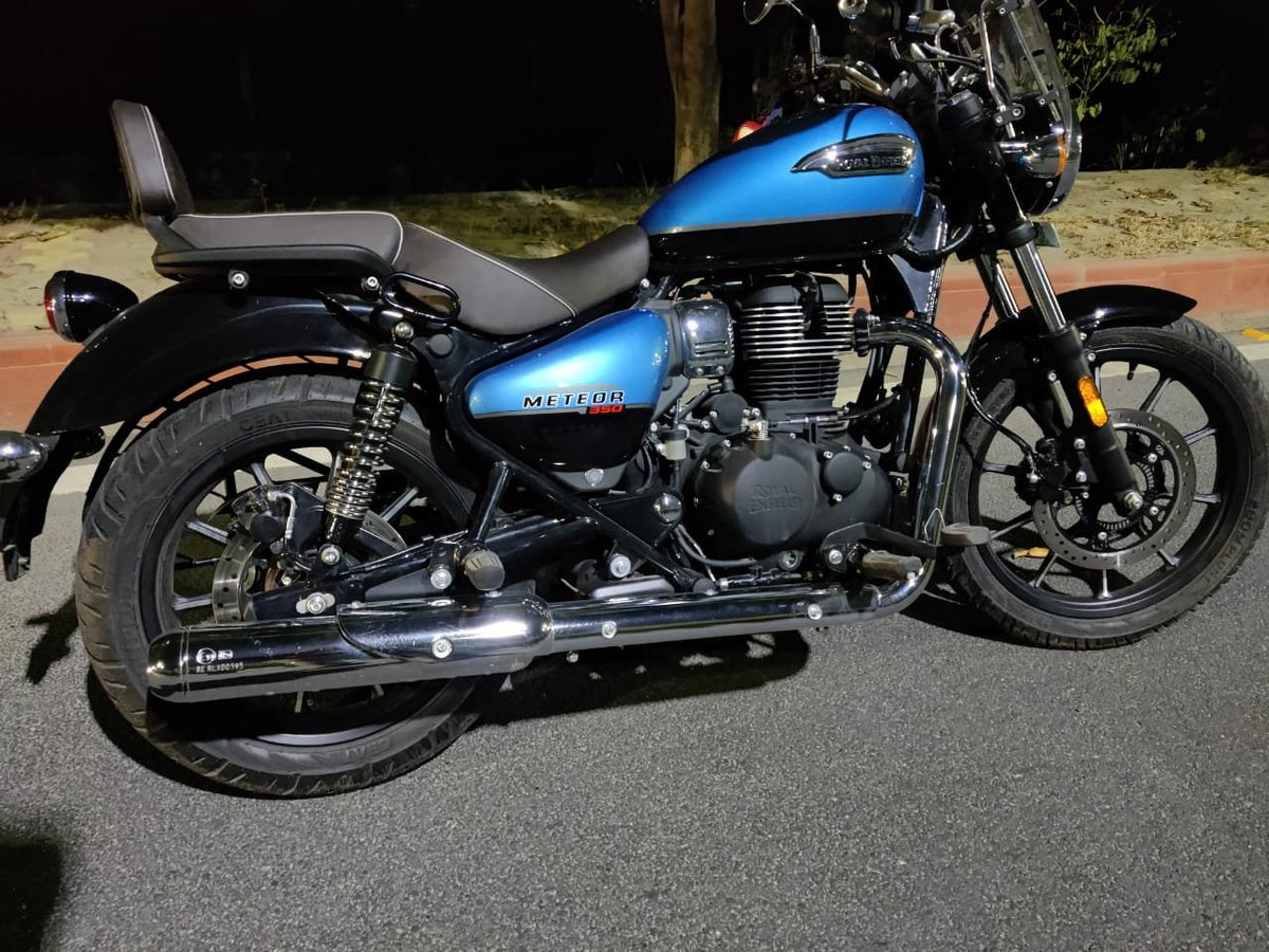 BWAutoworld's tweet photo. The new RE Meteor is here with a 350cc, air-cooled, J series thumper. Available in three variants, prices start at Rs. 1.75lakhs. 

#MissOutOnNothing #RoyalEnfieldMeteor
@royalenfield #REMeteor #RoyalenfieldThunderbird 

@BWBusinessworld https://t.co/1owyn1uSPt