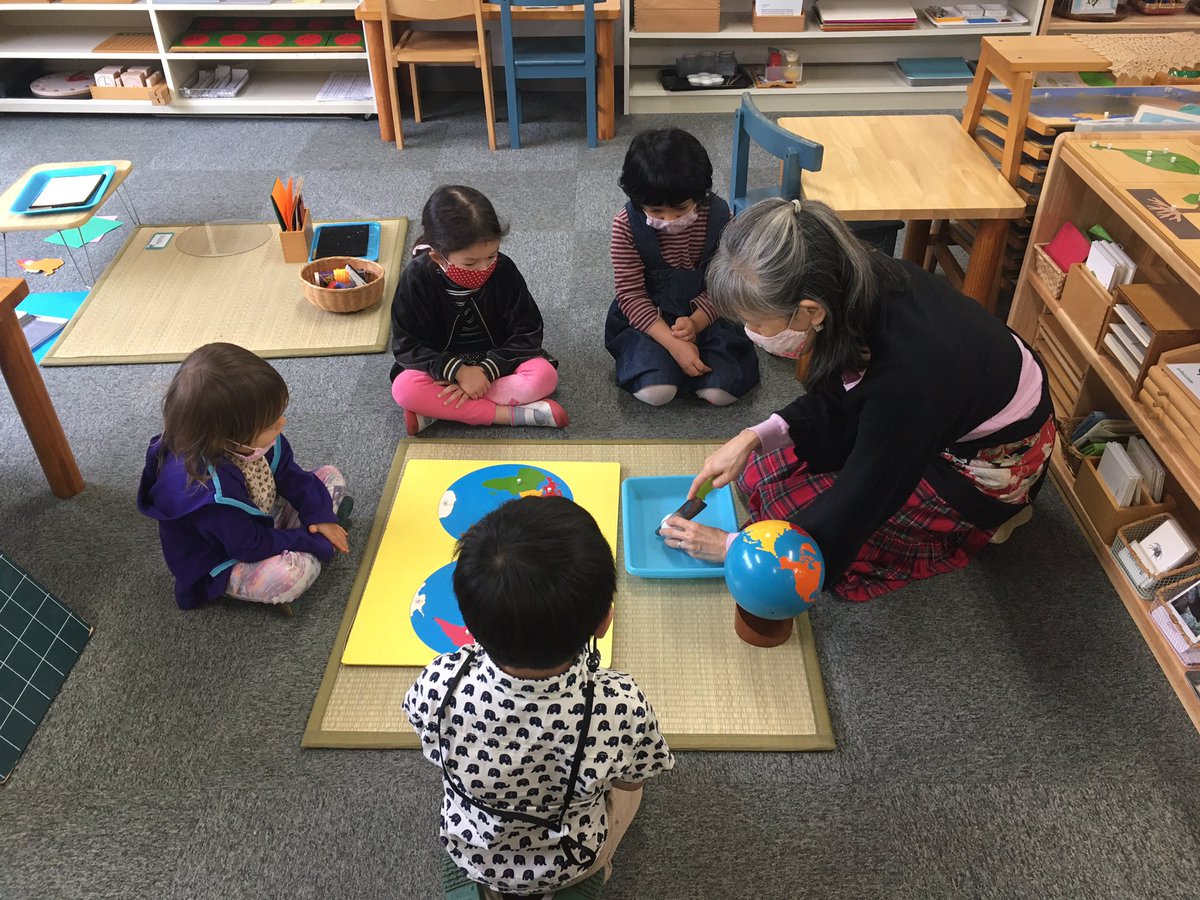 MSTokyoHazel's tweet photo. How can the Map of the World be flat if the Earth is round? #MSTcuriosity #MSTculture https://t.co/35NF2xpGoV