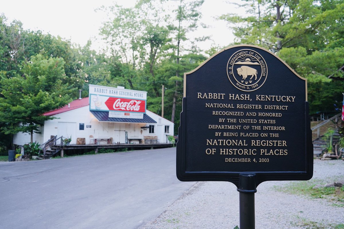 Xanderstone1980's tweet photo. ⁦⁦@MakersMark⁩ I honesty believe that Rabbit Hash Kentucky deserves this! a historic little town ran by a non profit and has dogs for mayors. in 2020 we had a new mayoral election (fundraiser)and a dog named Wilbur won. please come to Rabbit hash!
#makeitremarkable https://t.co/PXzZoZIaxH