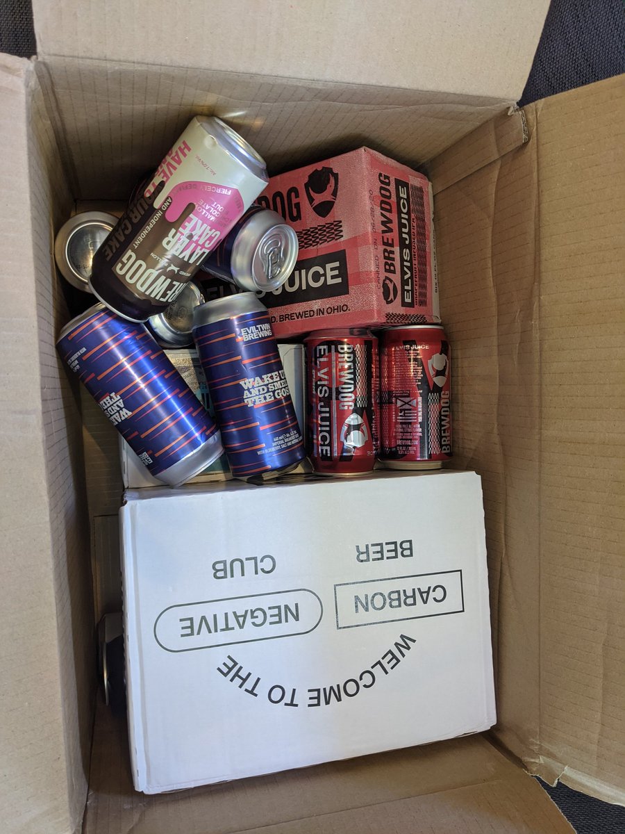 MagicMenez's tweet photo. @BrewDog just had an order delivered with some truly bizarre packaging. I've got loose beers rolling around a box, getting dented. https://t.co/2HOPkB4Vnv