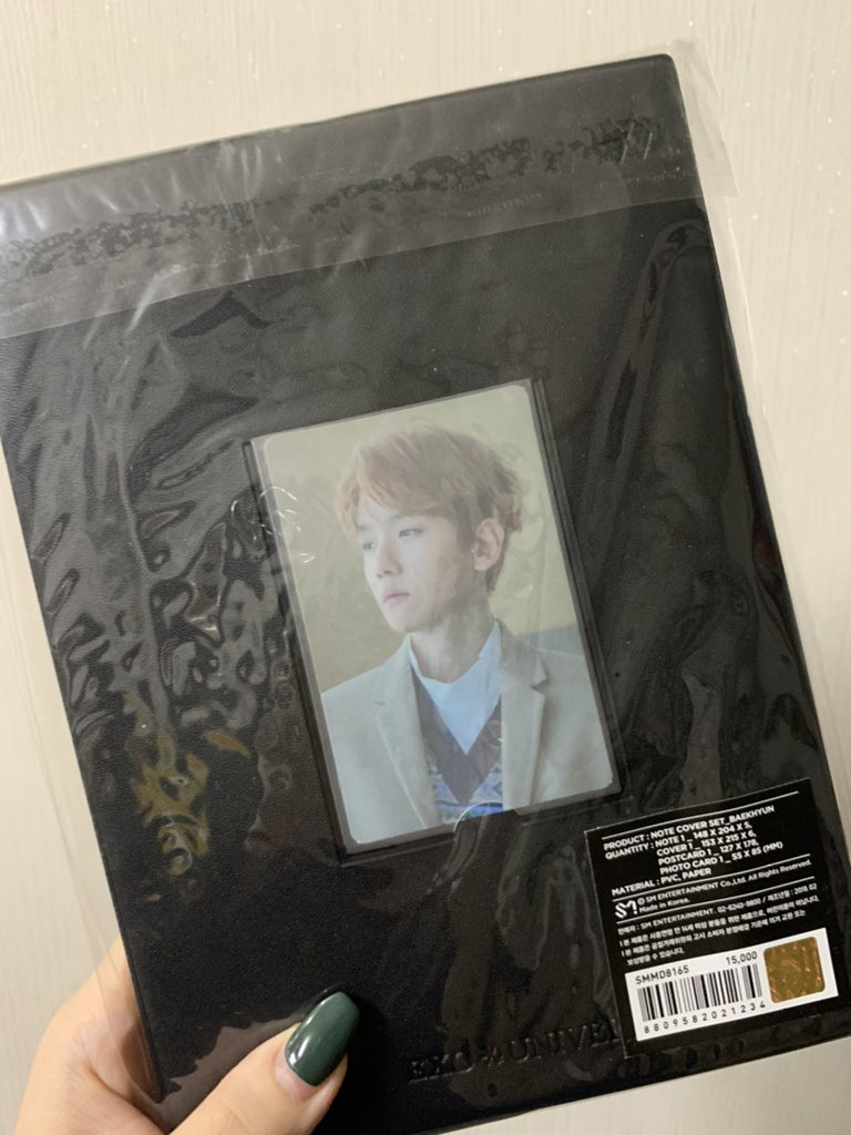 stlbhsrh's tweet photo. sell exo official goods baekhyun universe official goods note+photocard 
엑소 굿즈 백현  포토카드 노트 유니버스 굿즈 양도
not used! new one. 
plz dm (๓´˘`๓)❤️ https://t.co/UqplcumYFq