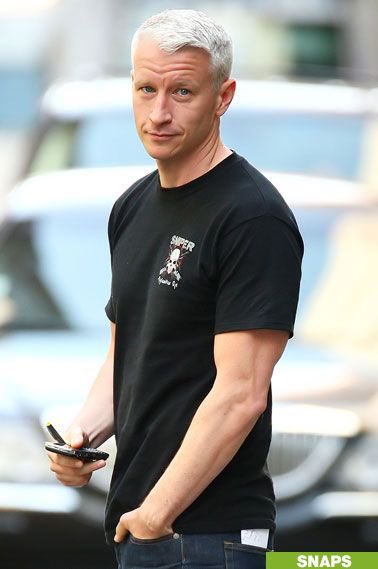 natalinatashapi's tweet photo. I've watched CNN for 4 consecutive days and this man keeps getting sexier in my eyes daily😜. Anderson Cooper💓
#andersoncooper 
#KeepCounting 
#JOEBIDEN2020 https://t.co/09uXIsqU9j