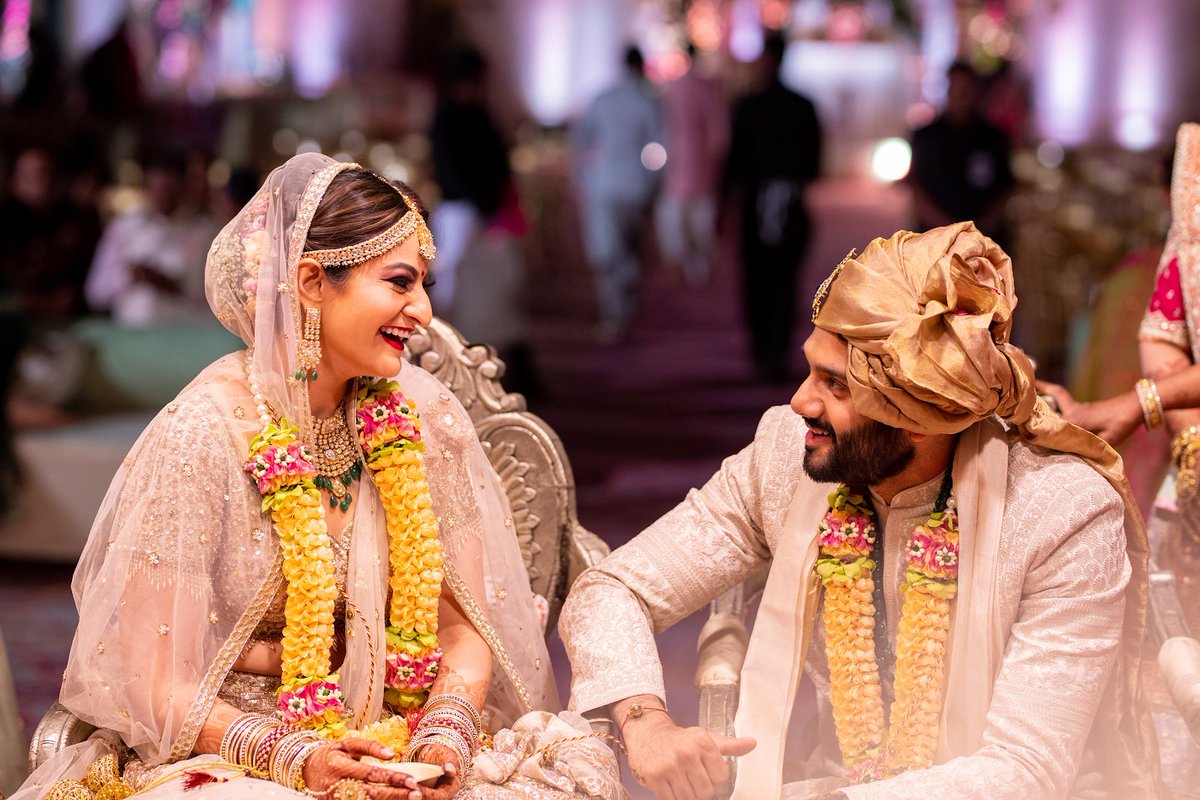 WeddingsAtTaj's tweet photo. Two Souls. One sacred union at the @TajAravali
Photo Courtesy: @priyamparikhphotography
#TimelessMarriages #TimelessMoments #WeddingDecor #DreamWedding #TimelessWeddingsAtTheTaj #TajHotels #Weddings #IntimateWeddings #WeddingGoals #Tajaravali @TajHotels https://t.co/9boGyoaDNE