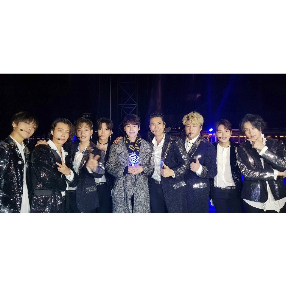 elf1yu5's tweet photo. 15周年おめでとう🥳
これからもずっと愛してます😭💙
#ELFは叩くの_拾うのはSJがやるよ
#ELF는털기만해_줍는건SUPERJUNIOR
#15Anniv_WalkTogether 
#달려온15주년_함께걸을까 https://t.co/XE1jabTmxJ