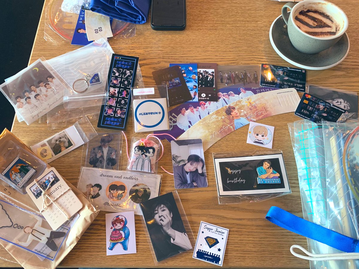 MadameIsis's tweet photo. It was such a lovely cafe with many lovely ELFs. I’ve always 💙 coming for any #SUPERJUNIOR CS event Cz every one is just so friendly and approachable. Hope those who received my FS love them as much as I did producing them. #UnderSJSky #chapter15withSJ. See u tmr at Orchard! https://t.co/CbaNTT5466