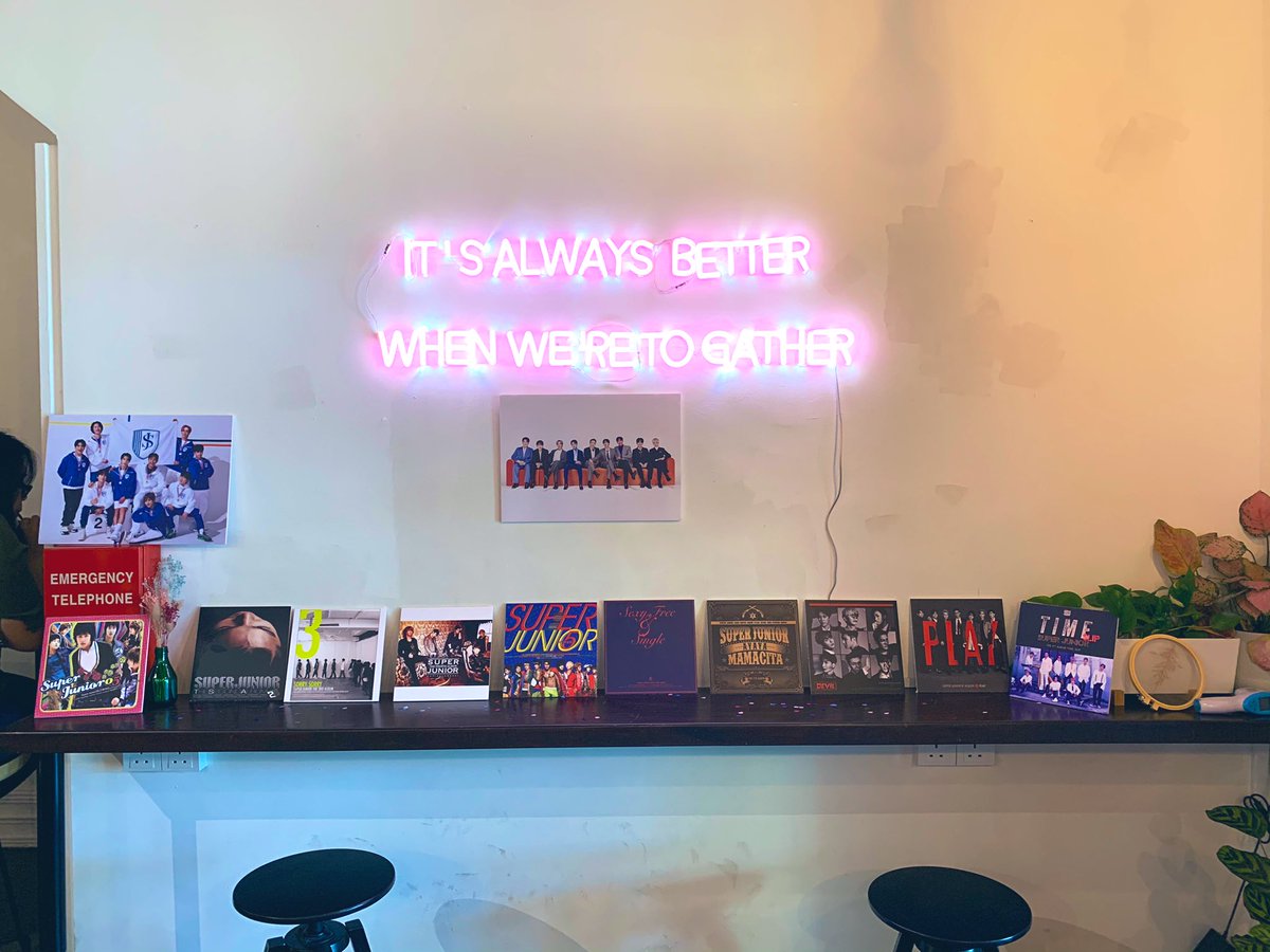 MadameIsis's tweet photo. It was such a lovely cafe with many lovely ELFs. I’ve always 💙 coming for any #SUPERJUNIOR CS event Cz every one is just so friendly and approachable. Hope those who received my FS love them as much as I did producing them. #UnderSJSky #chapter15withSJ. See u tmr at Orchard! https://t.co/CbaNTT5466