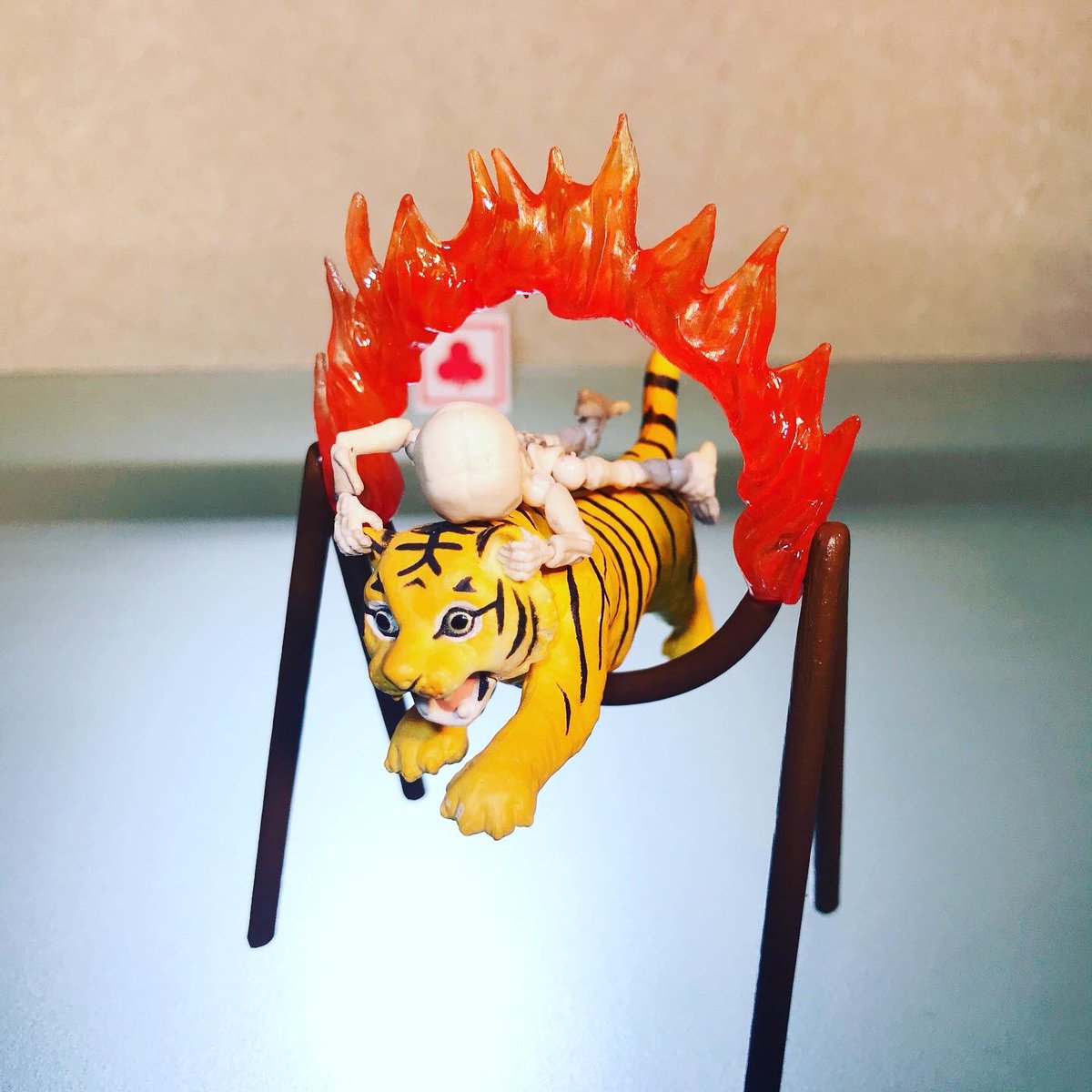 決死の火の輪くぐり