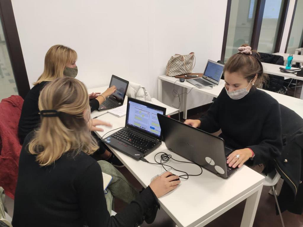 Inesdibts's tweet photo. Nuestros alumnos del #posgrado de #Marketing del Campus #Barcelona lo están dando todo y esforzándose al máximo en las nuevas instalaciones 💻😍

¡Orgullo de #AlumnInesdi y #ProfesInesdi! 💪

#inesdi #businessschools #proud #teamwork #alumnos https://t.co/7FaiWW2Xwj