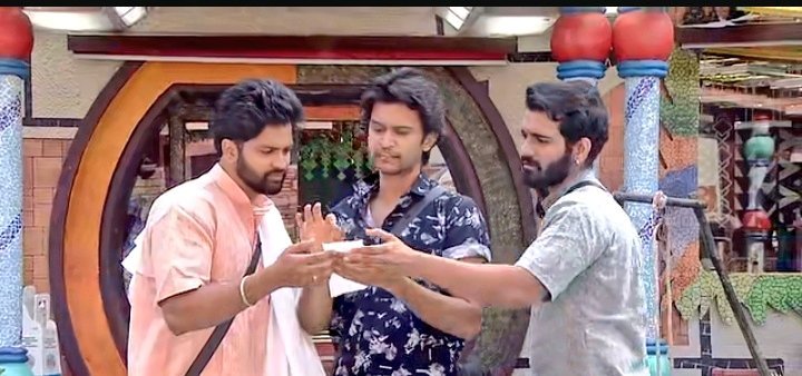 ఈరోజు  #BiggBossTelugu4 ప్రోమో తరువాత.. ఈ ఫ్రేమ్స్అన్నిటికన్నా ముఖ్యంగా  #BiggBoss4Telugu లో అభిజిత్ అఖిల్