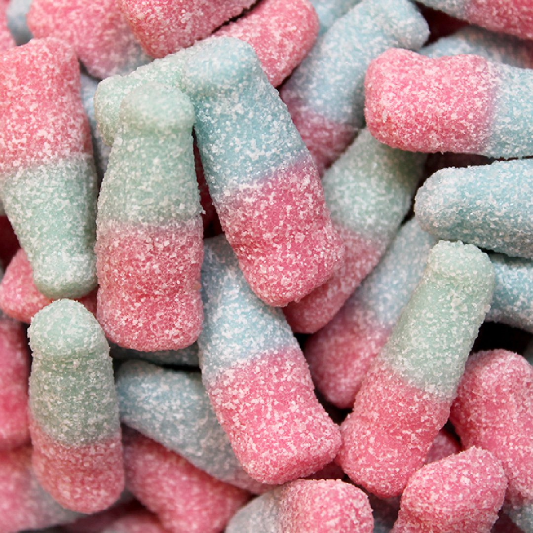 MasterHenrys's tweet photo. Hands up if Small Pink and Blue Fizzy Bubblegum Bottles are your favourite pick and mix sweet?
.
.
.
13.11.20
#lauch #comingsoon #masterhenrys #blackpool #online #sweets #confectionery #delivery #americancandy #gifts #gifting #christmasgifting https://t.co/y7BmcKvqkU
