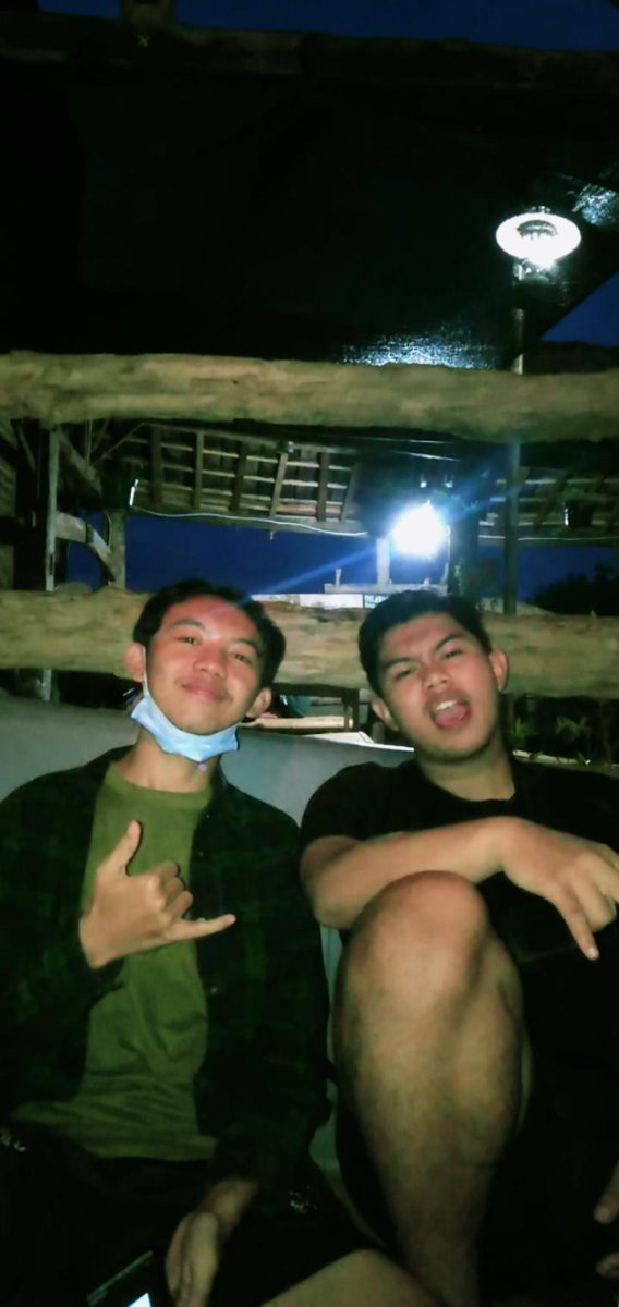 gentabcdef's tweet photo. I just couldn't save you tonight, mergo aku sek ng angkringan https://t.co/rTdMG8Oga5