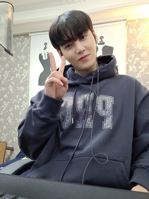 NTBLMin's tweet photo. 화니콘 라디오 어땠으려나~~
저는 오랜만에 소통해서 행복했습니당!!
다들 잘자요~😪 https://t.co/1cBLyGE3mu