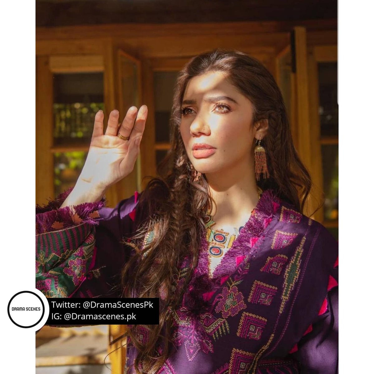 DramaScenesPk's tweet photo. #RepublicWomenswear reveals the most gorgeous and prettiest face of the much awaited Unstitched Collection #MahiraKhan‘SHIGAR’
Brand:@RepublicWomen
Starring:@TheMahiraKhan
Production:#Centaurone
Photography:@shayank
Makeup:#anamfarooqkhan
Hair: #nidakhan
Ps. in love with hairdo! https://t.co/wwOarestjf