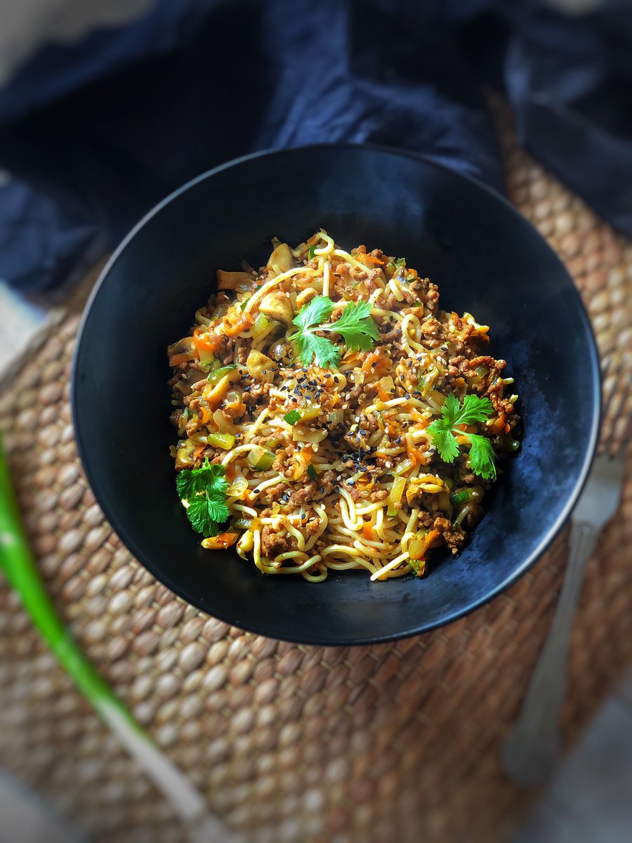 recipleeze's tweet photo. Ground Beef Chow Mein 🤤🤤 if you like Asian inspired dishes this one will definitely hit the spot! It’s full of veg and delicious aromatic flavours. Click on the link in our bio for this recipe🤳🏽 #food #foodie #tasty #recipe #recipes #asiandishes #whattomake #recipe #recipeideas https://t.co/kFKNTa9xDk