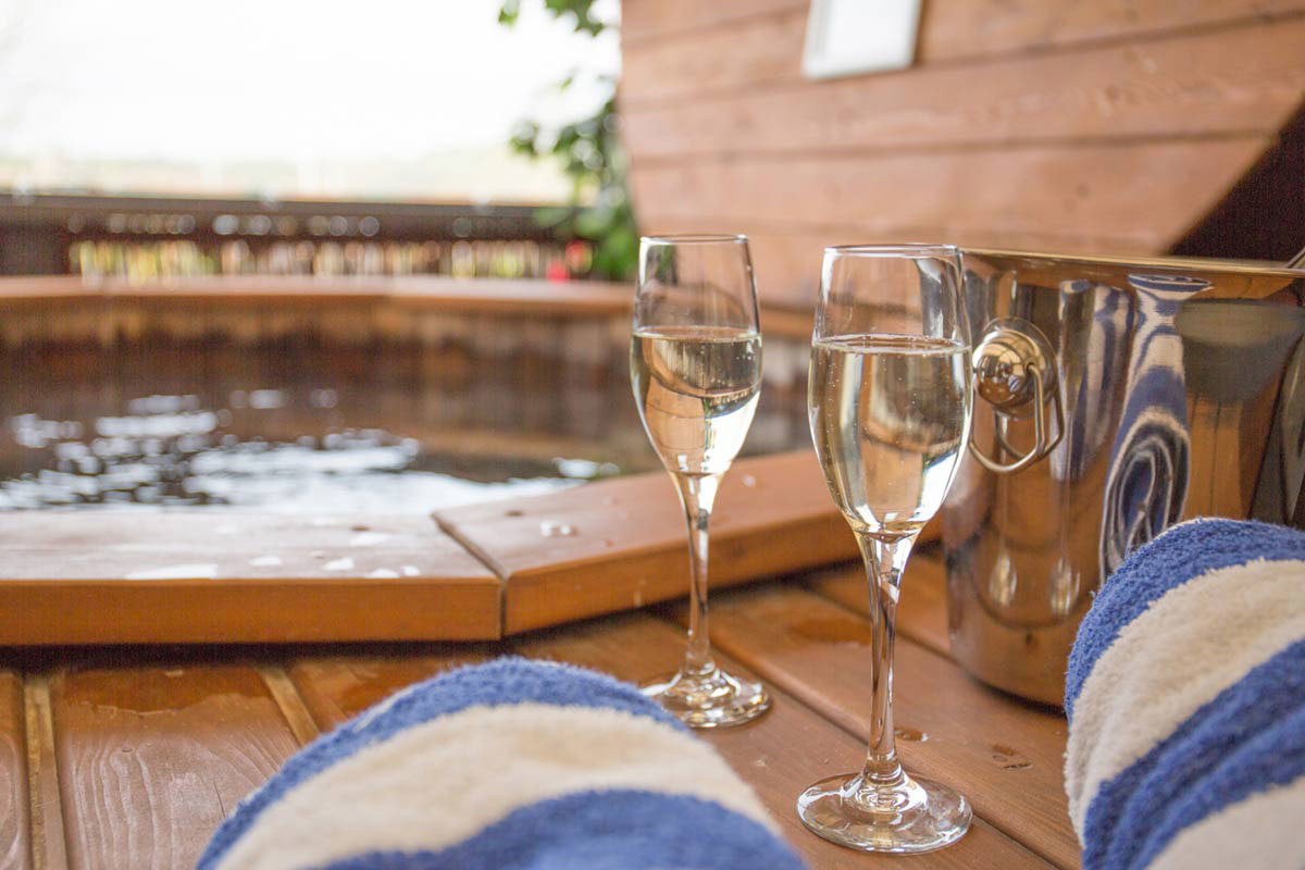 Who's looking forward to trips like this again? Wishing we were at Oceanic Hotel #Falmouth in #Cornwall for the weekend! 😍🥂