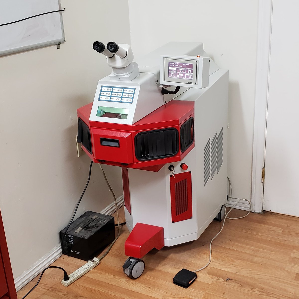 ztechlasers's tweet photo. The finest laser welding systems made in USA 🇺🇸. 

sales@ztechlasers.com 
https://t.co/ldCkHUnQw9 
https://t.co/So0PxHV0LD https://t.co/zgfSQBbUN7