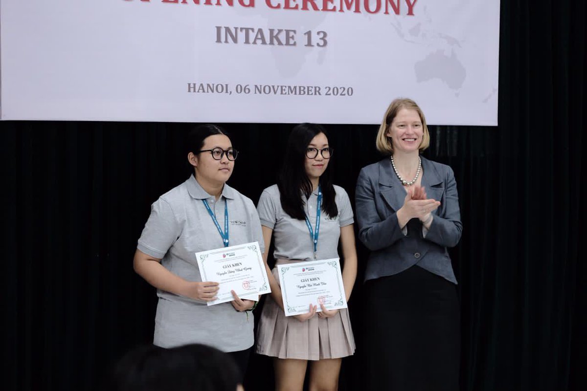 WMatthewsNZ's tweet photo. Congratulations to the fantastic intake 13 students of the 🇻🇳 DAV and 🇳🇿Victoria University Joint Programme. A successful partnership bringing great education outcomes and closer 🇻🇳🇳🇿 links. A fun opening ceremony today. @VicUniWgtn @MOFAVietNam https://t.co/MOJHicipyl