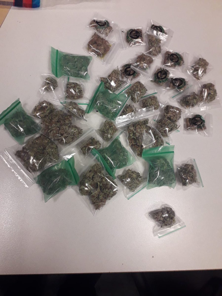 MPSWestCroydon's tweet photo. In partnership with #FairfieldSNT, local officers found a substantial quantity of cannabis, packed and ready to sell in the area of #LondonRoad, West Croydon. #Drugs #SayNoToDrugs #Frank https://t.co/yKOusbLC3T