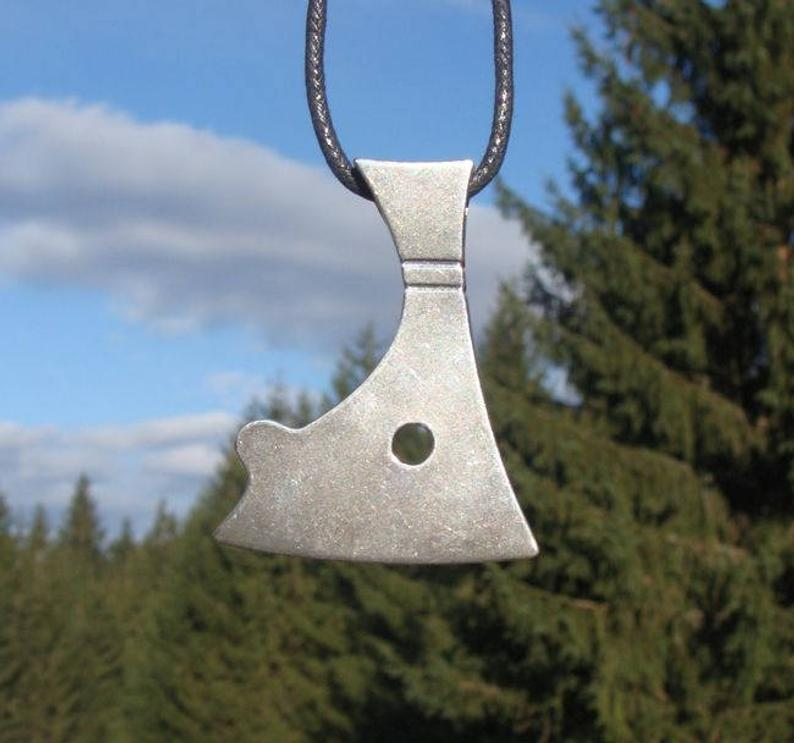 ThFerrier's tweet photo. Hache du dieu slave de l'orage et de la guerre #Perun en pendentif. #Rodnoverie https://t.co/RWLoKM4H9V